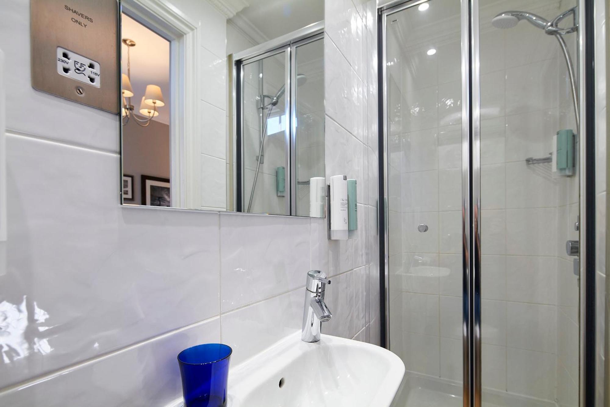 Mandolay Hotel 4*