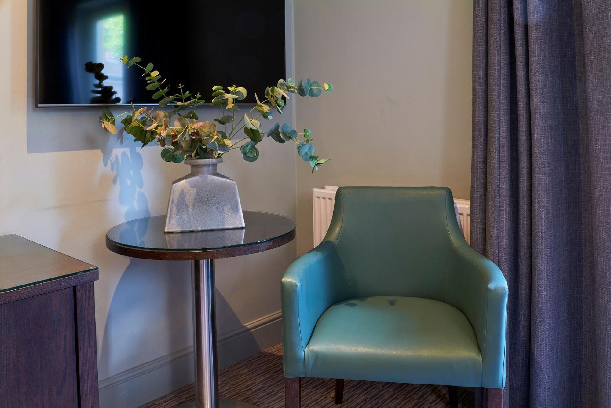 Mandolay 4* Guildford