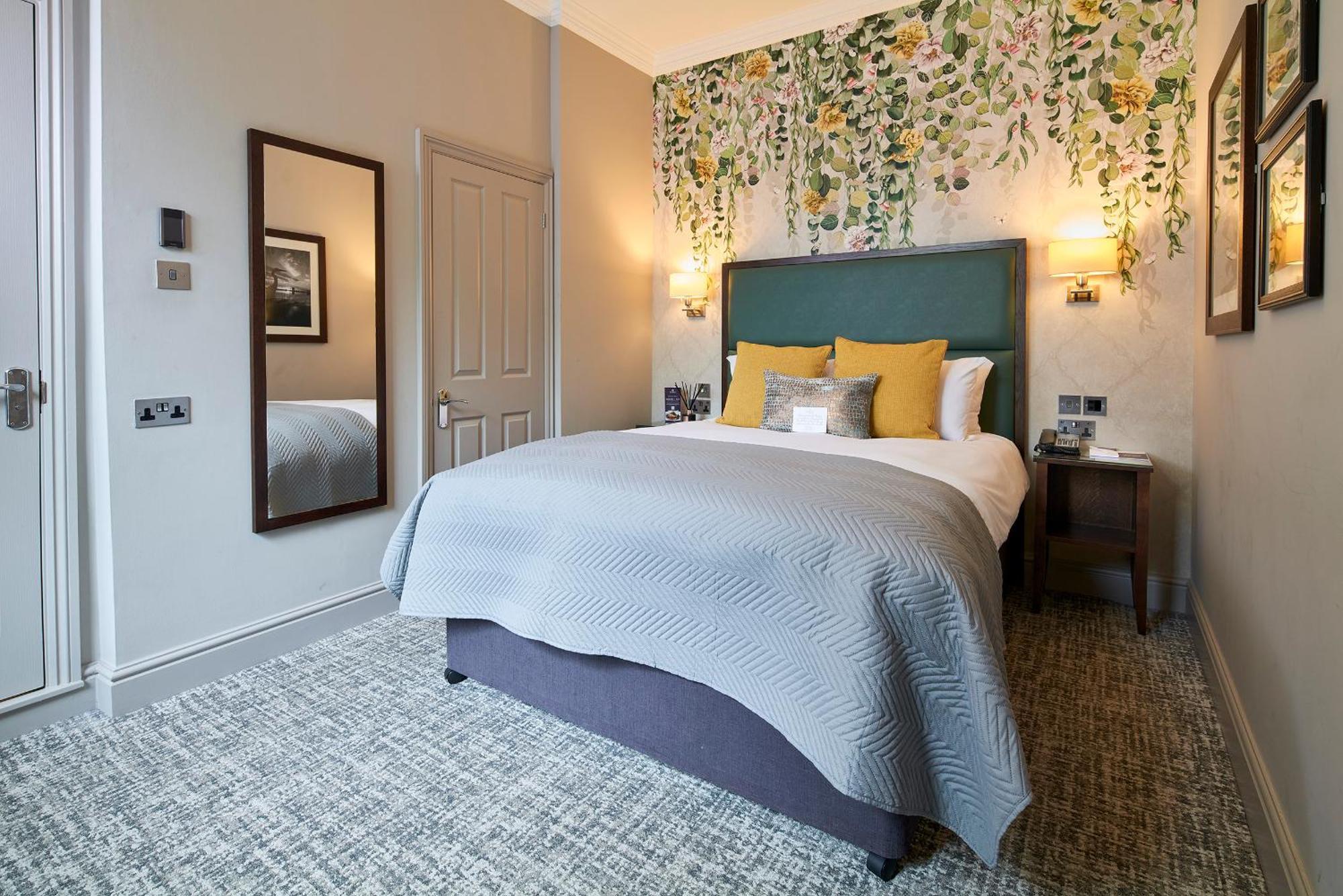 Mandolay Hotel