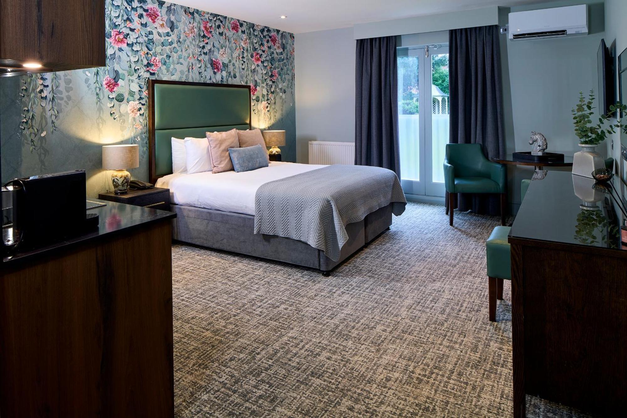Mandolay 4* Guildford