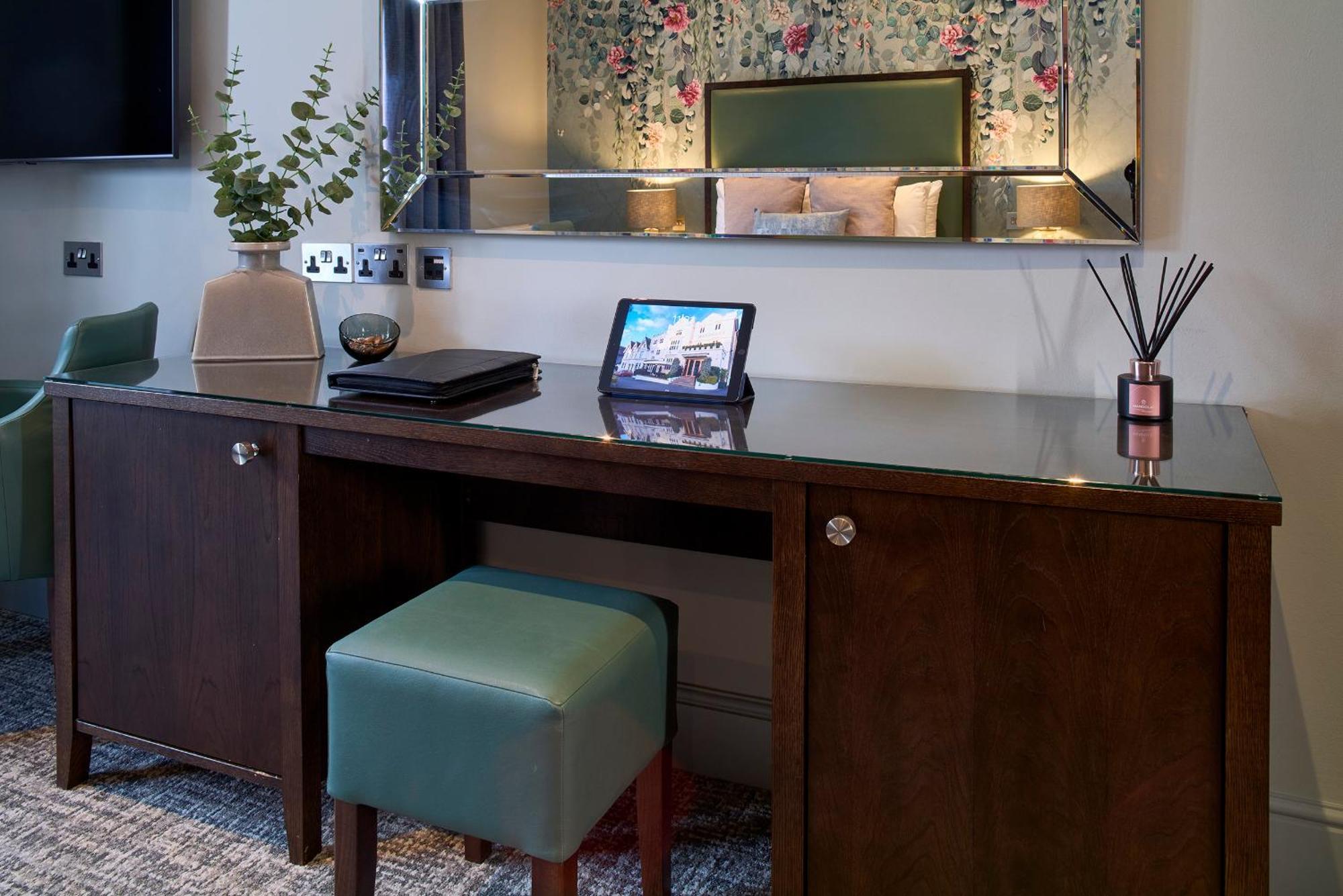 Mandolay Hotel 4*